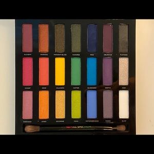 Brand New! Urban Decay eye palette